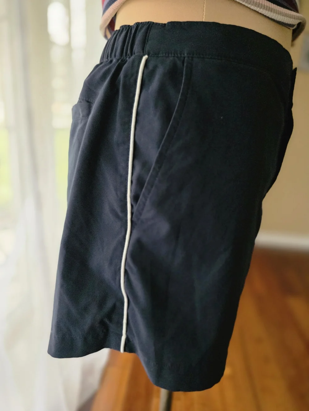 Abercrombie & Fitch Navy Athletic Shorts with White Retro Piping - Size Small